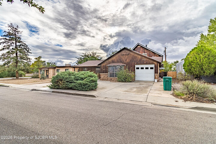Property Photo:  903 N Watson Avenue  NM 87401 