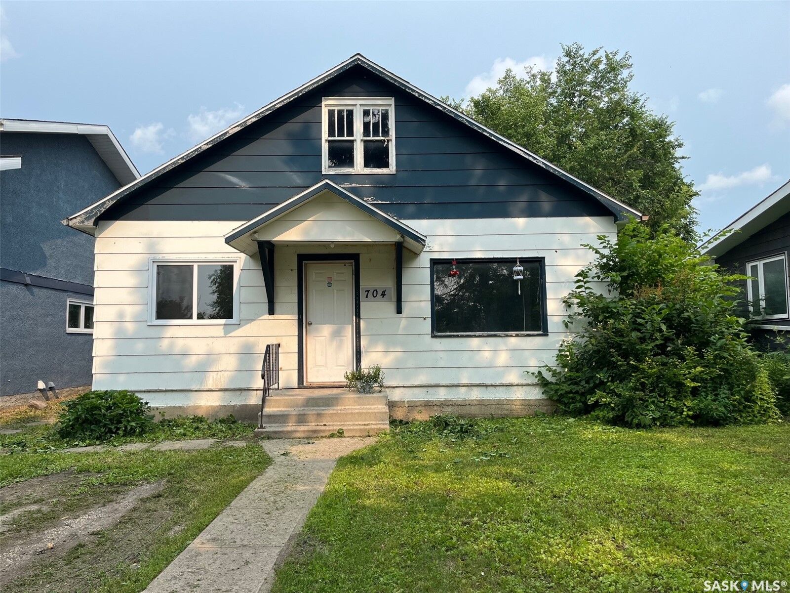 Property Photo:  704 West Avenue  SK S0A 1S0 