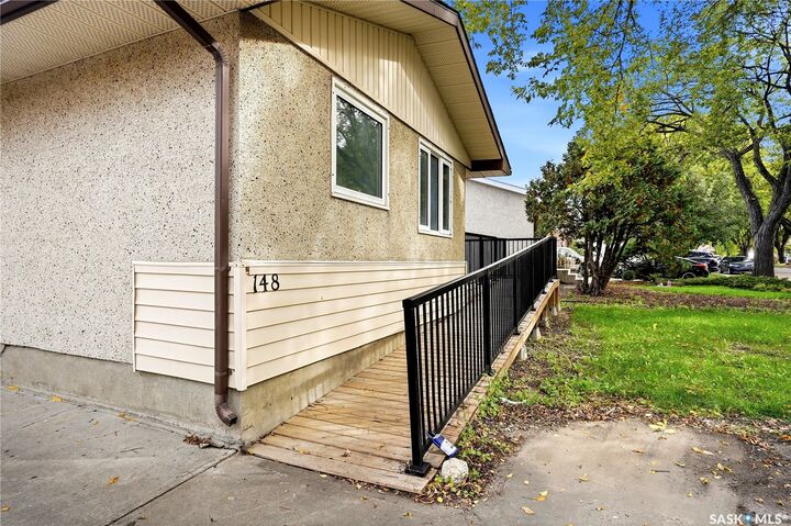 Property Photo:  148 Woodward Avenue  SK S4R 3H4 