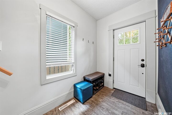 Property Photo:  420 I Avenue S  SK S7M 1Y4 