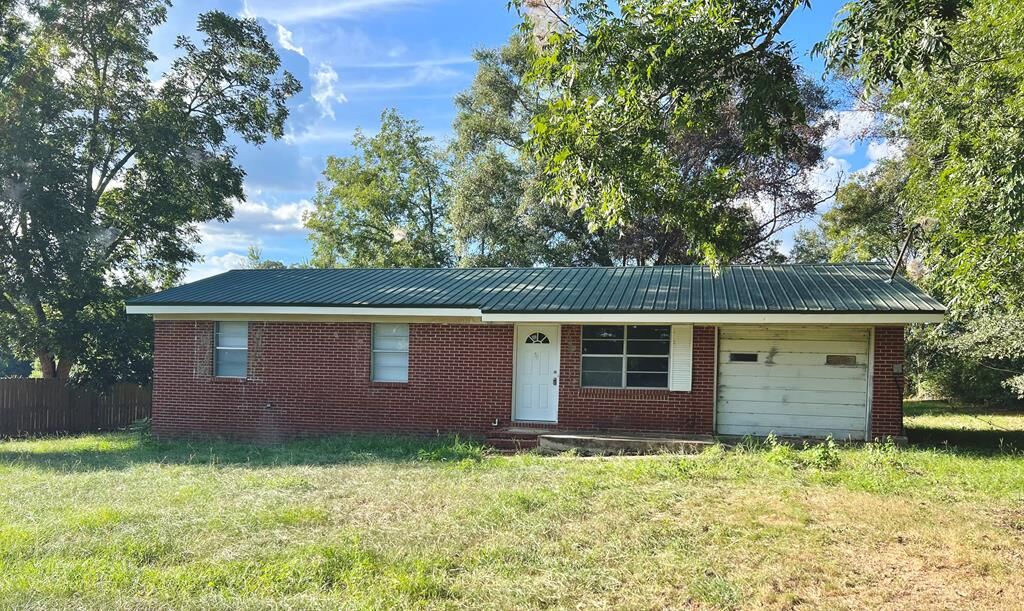 Property Photo: 4435 Glen Lawrence Rd AL 36376