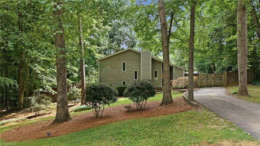 Property Photo: 4009 Loch Lorien Road NC 27284