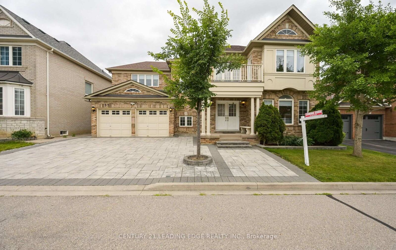 Property Photo: 37 Drawbridge Drive ON L6C 2B4