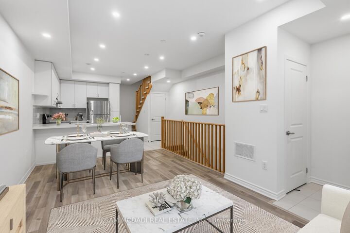 Property Photo:  2285 McNab Lane 6  ON L5J 0B3 