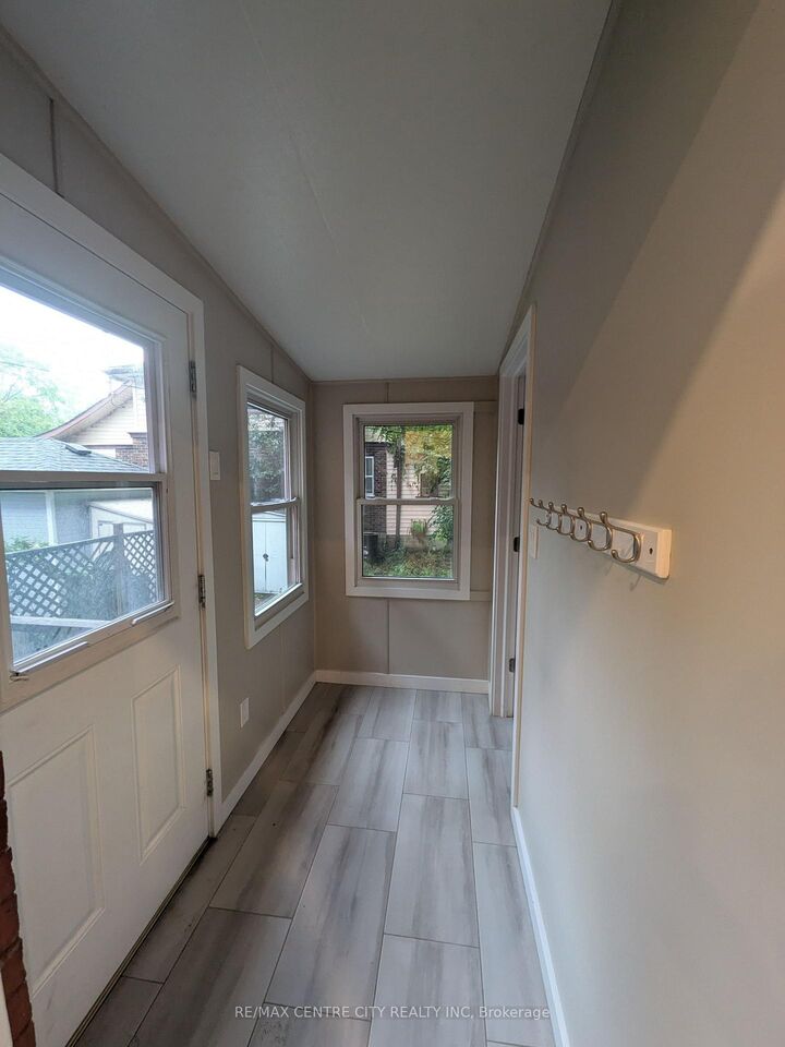 Property Photo:  40 Queen Street  ON N5R 3J2 