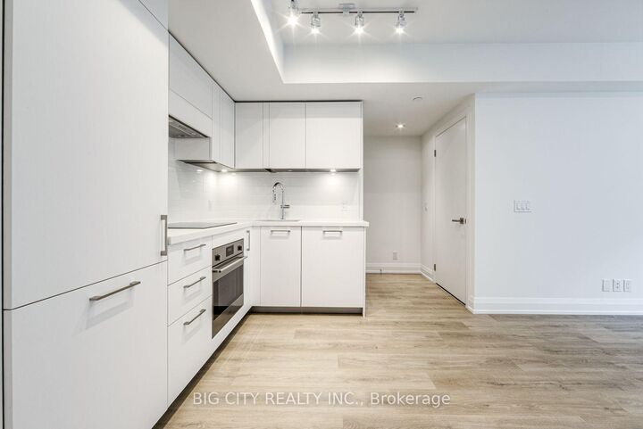 Property Photo:  36 Brentcliffe Road 401  ON M4G 0E1 
