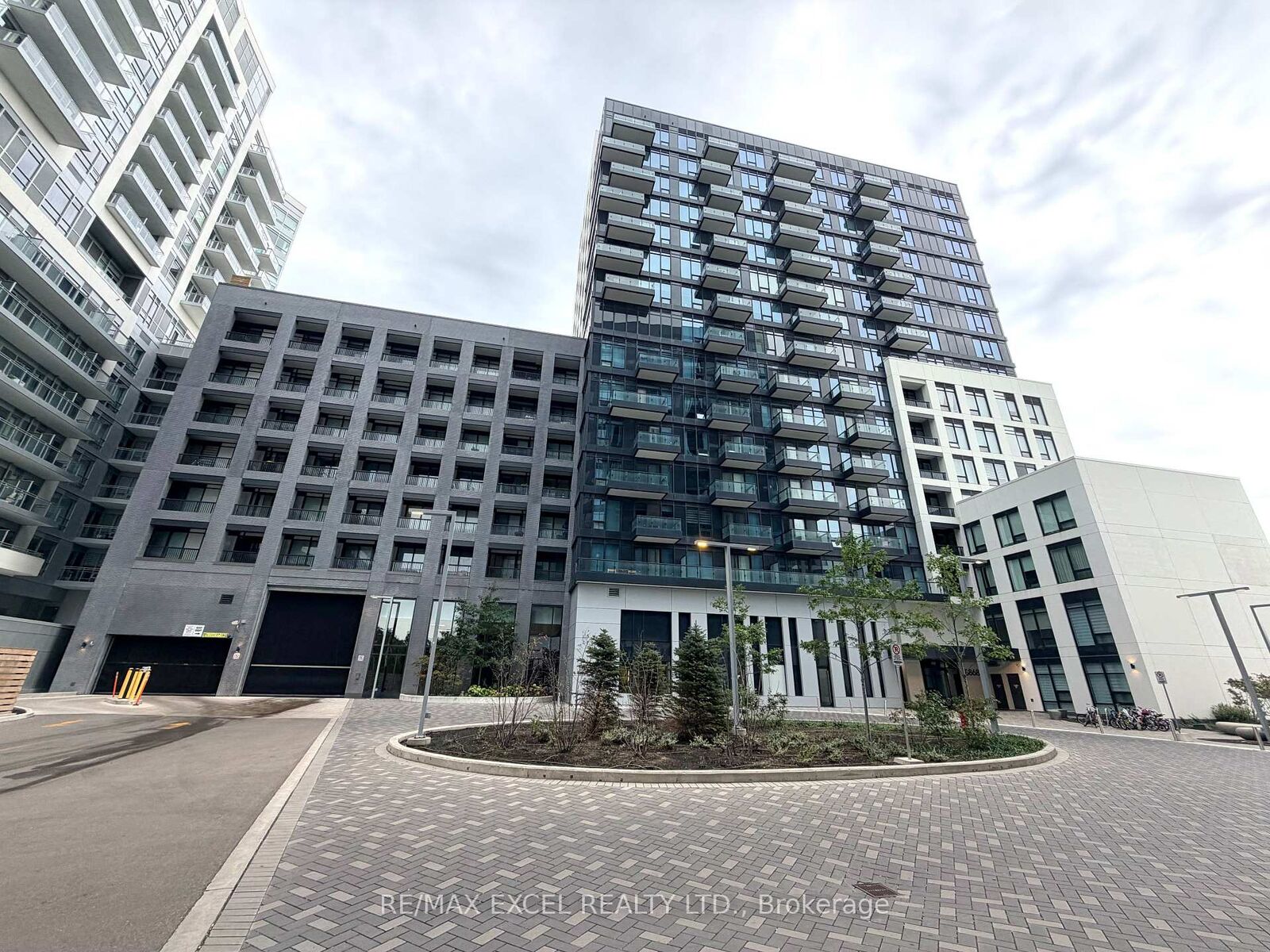Property Photo: 8868 Yonge Street 809E ON L4C 1Z8