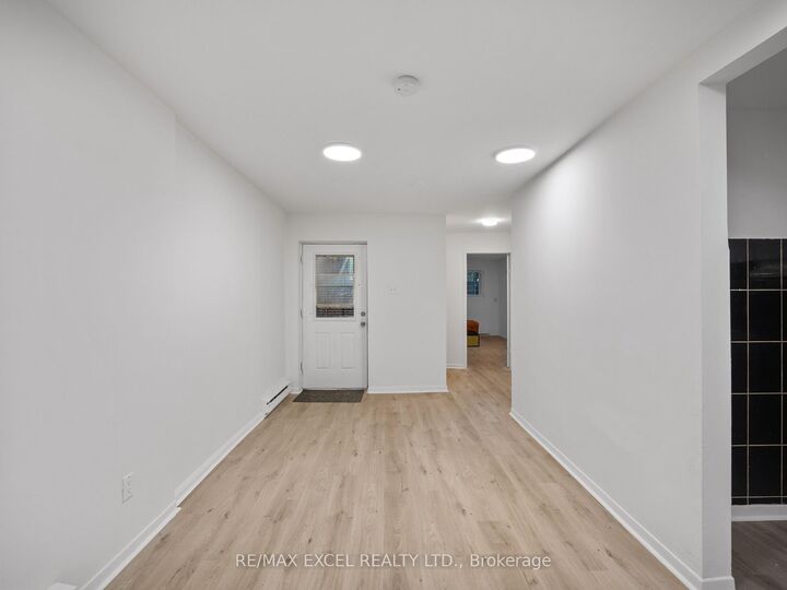 Property Photo:  137 Gerrard Street E Bsmt  ON M5A 2E3 