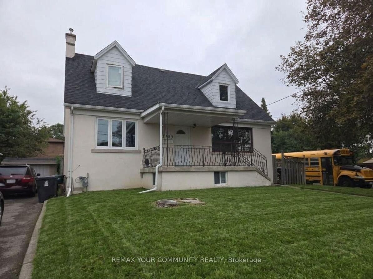 Property Photo:  999 Caledonia Road  ON M6B 3Y9 