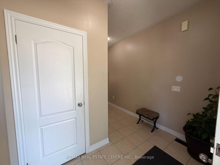 Property Photo:  14 Twistleton Street  ON L7C 3V6 