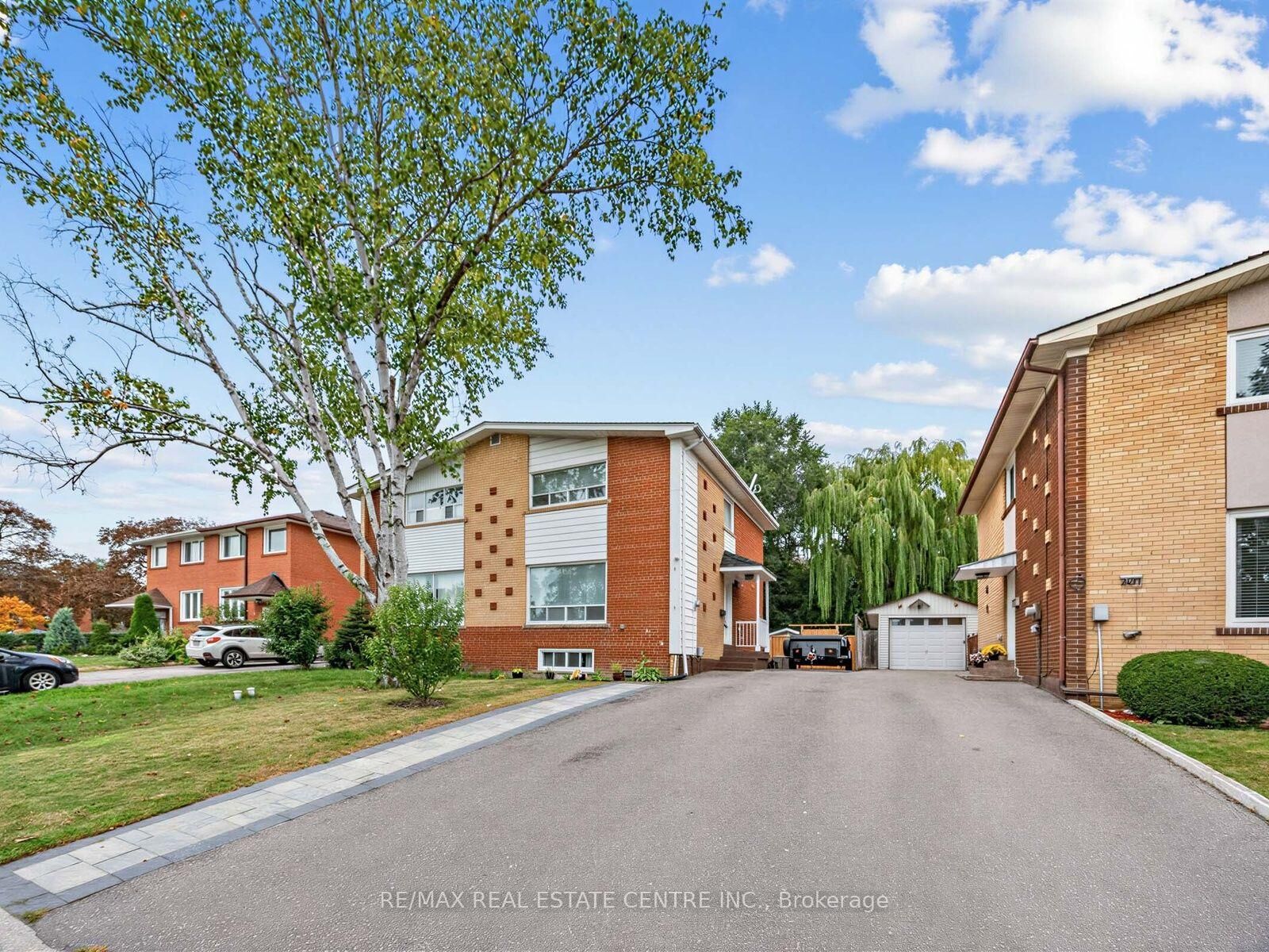 Property Photo: 2475 Brookhurst Road ON L5J 1R4
