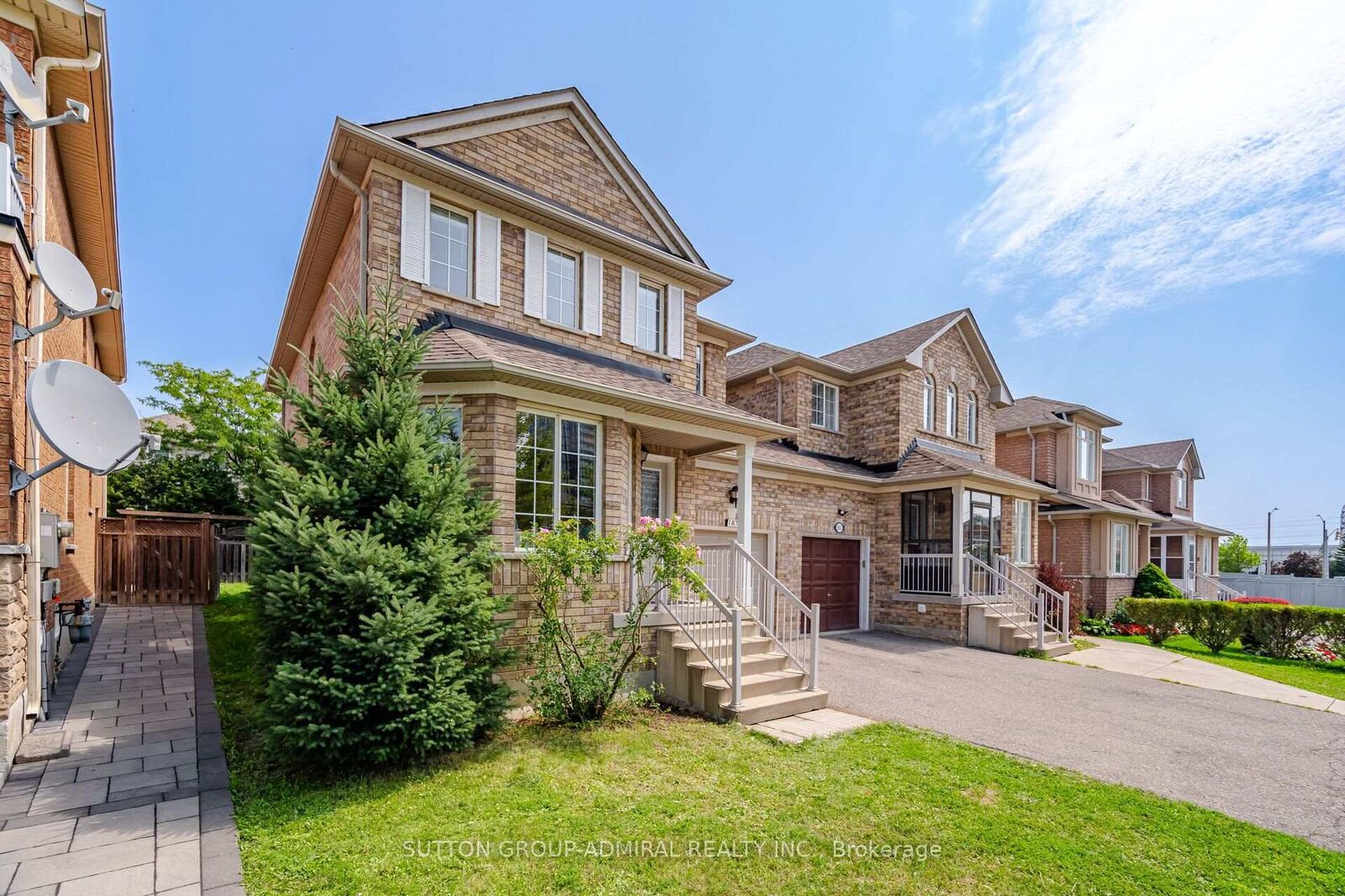 Property Photo:  187 Red Maple Road  ON L4B 4S6 