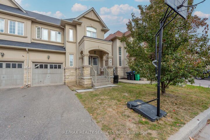 Property Photo: 59 Beachville Circle ON L6X 0V3