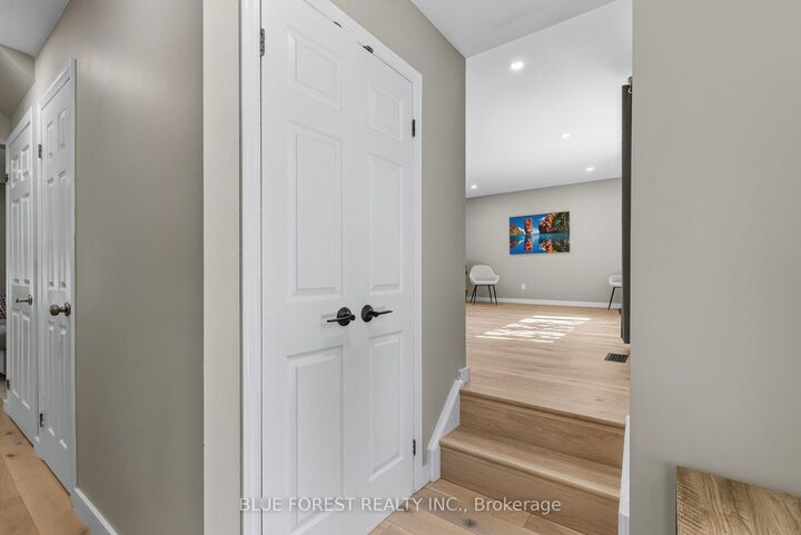 Property Photo: 32 Meadowview Road ON N6J 4E6