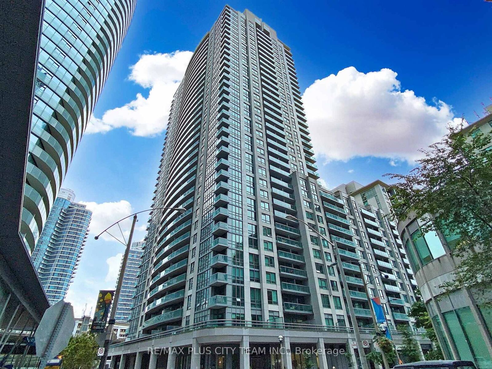 Property Photo:  19 Grand Trunk Crescent 1103  ON M5J 3A3 