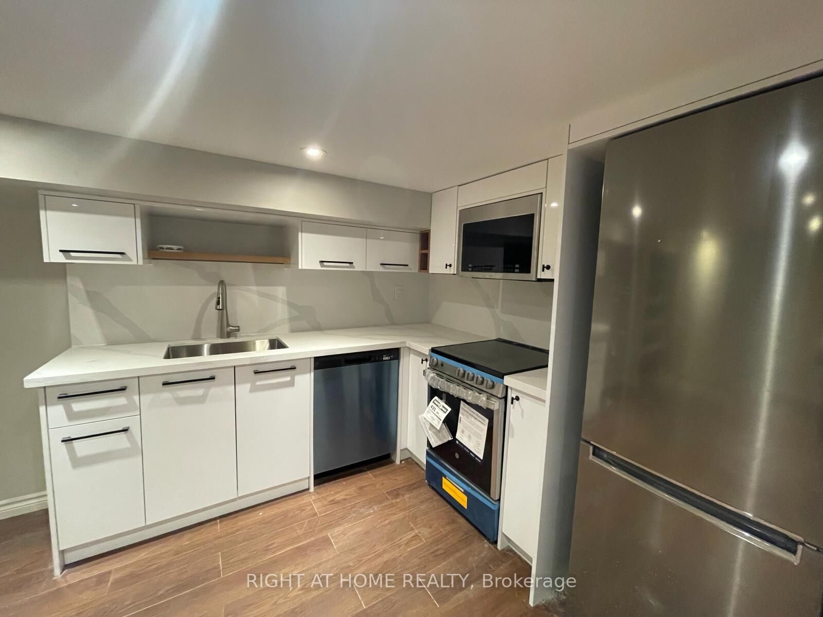 Property Photo:  807 Dupont Street B  ON M6G 1Z7 