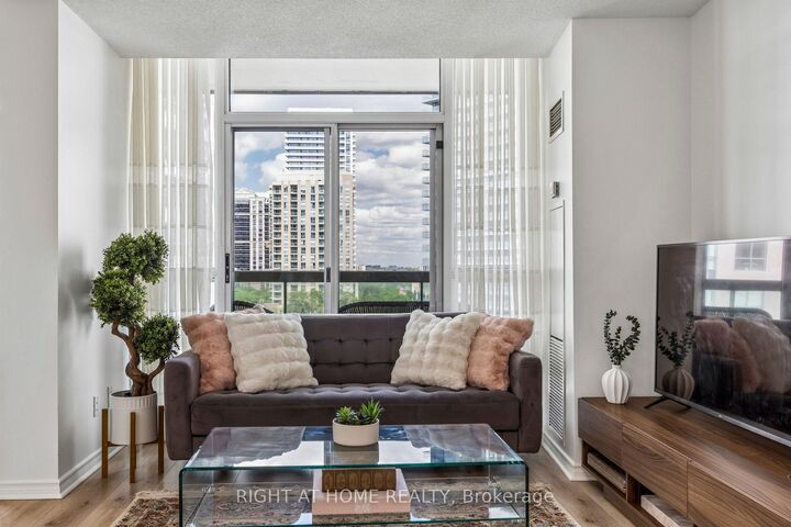 Property Photo:  503 Beecroft Road 1116  ON M2N 0A2 