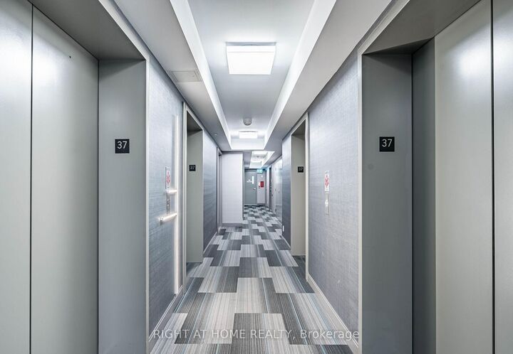 Property Photo:  181 Dundas Street E 3708  ON M5A 0N5 