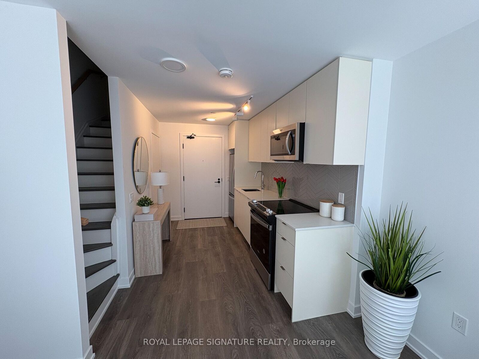 Property Photo:  1610 Charles Street 171  ON L1N 0P5 