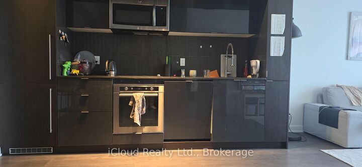 Property Photo: 28 Avondale Avenue 806 ON M2N 0K2