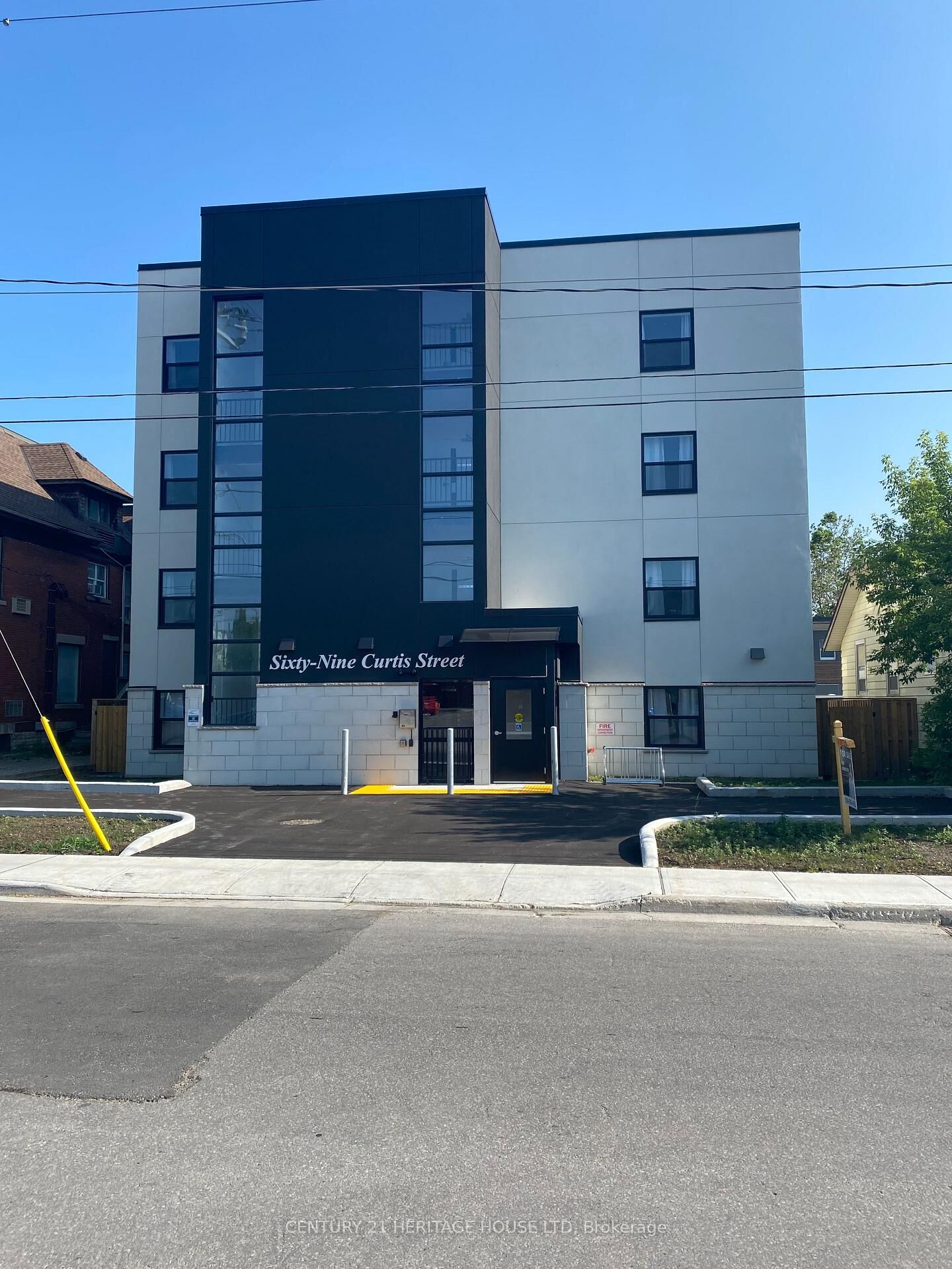 Property Photo:  69 Curtis Street 102  ON N5P 1H9 