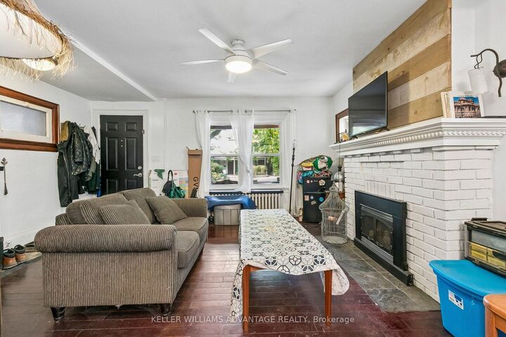 Photo de la propriété:  585 Woodbine Avenue Main &Amp 2nd  ON M4E 2H9 
