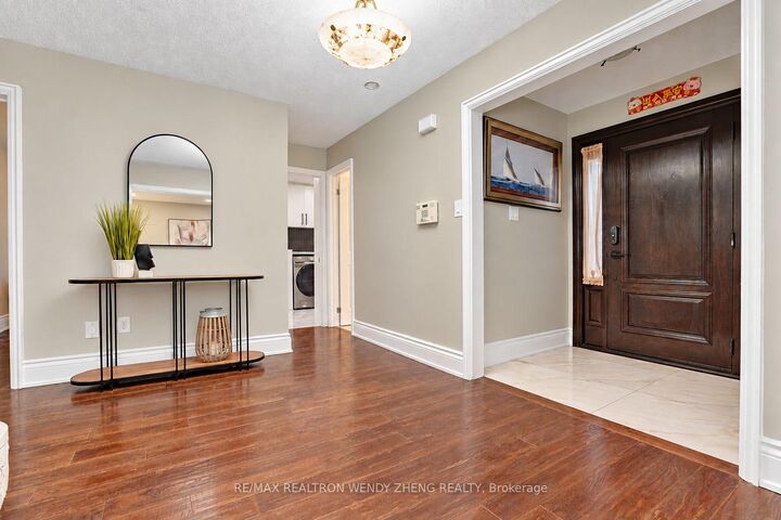 Property Photo:  22 West Side Drive  ON L3P 7J4 
