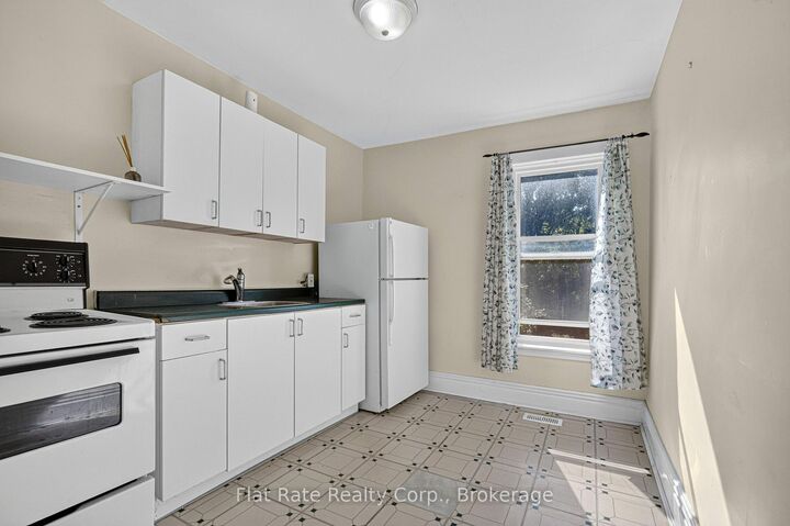 Property Photo:  480 Donegal Street 2nd Floor  ON K9H 4L8 