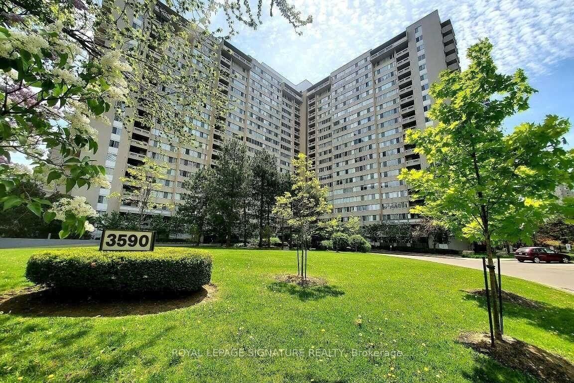 Photo de la propriété: 3590 Kaneff Crescent 503 ON L5A 3X3