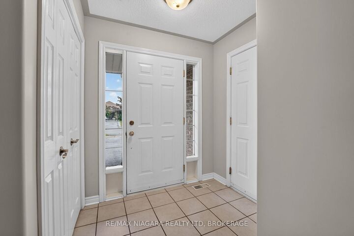 Property Photo:  15 Days Avenue  ON L3C 7H8 