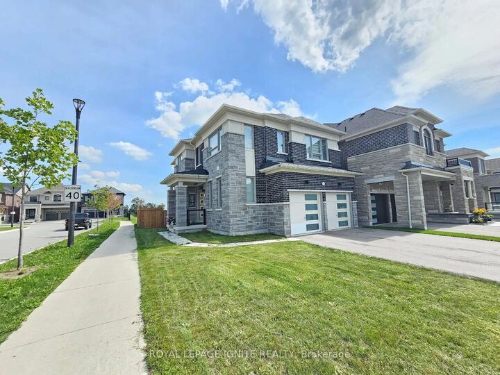 Property Photo:  3250 Chimney Swift Crescent  ON L1X 0N3 