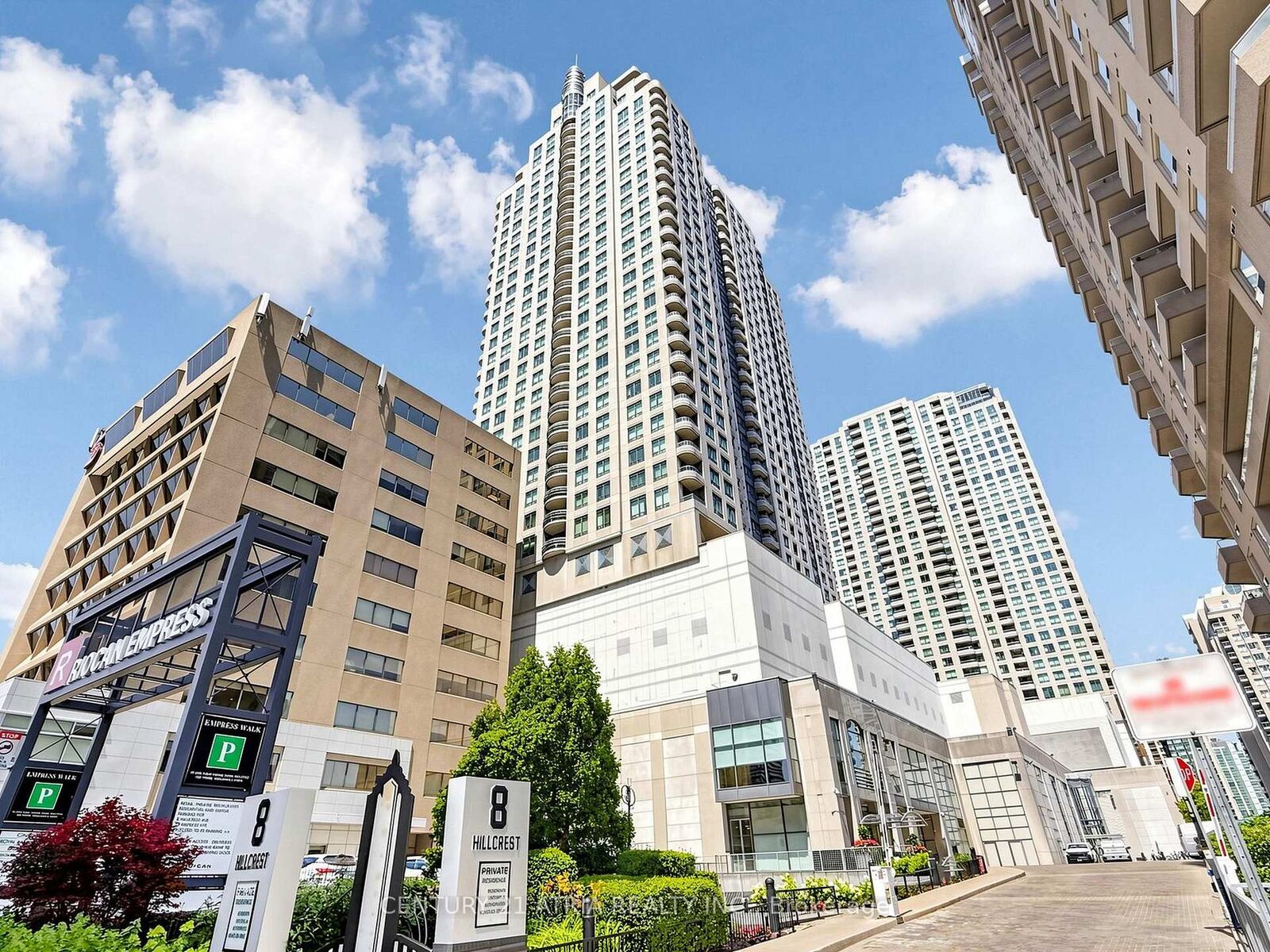 Property Photo:  8 Hillcrest Avenue 2703  ON M2N 6Y6 