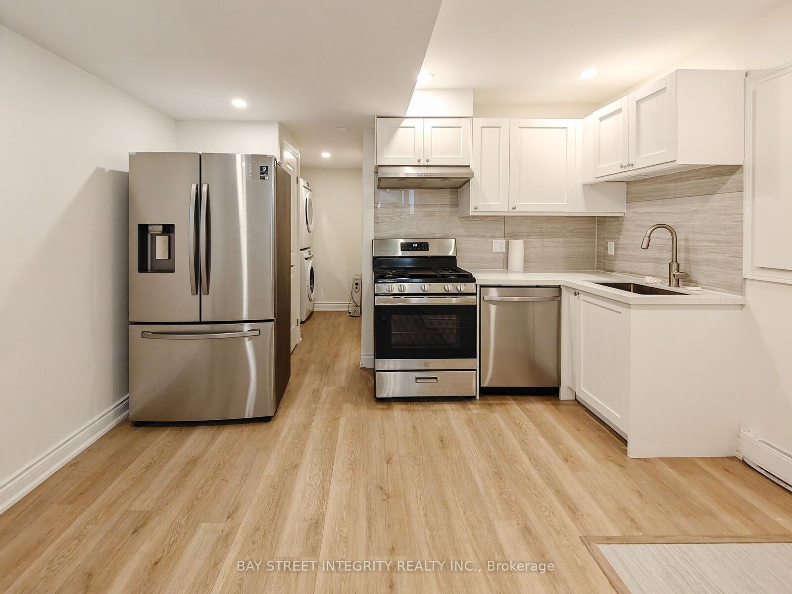 Property Photo:  598 Crawford Street Lower  ON M6G 3K2 