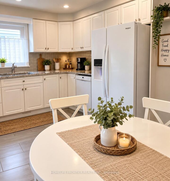 Property Photo:  82 Charnwood Place  ON L3T 5H3 