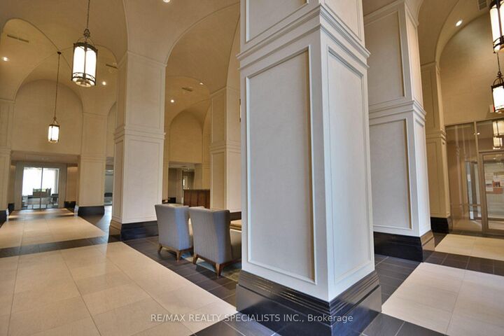 Property Photo:  388 Prince Of Wales Drive 406  ON L5B 0A1 