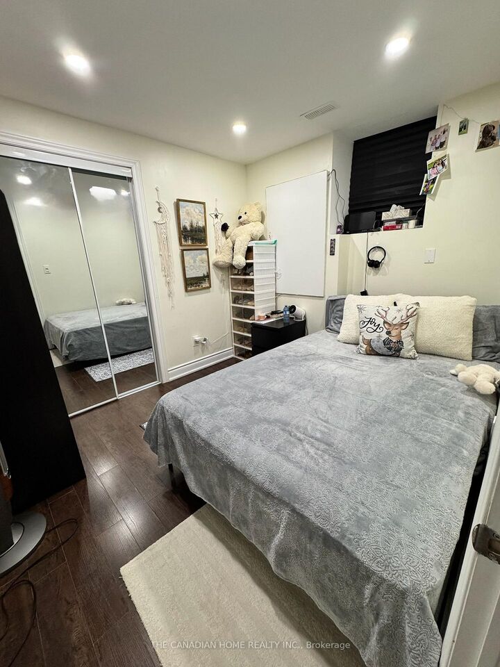 Property Photo:  120 Viceroy Crescent  ON L7A 1V4 