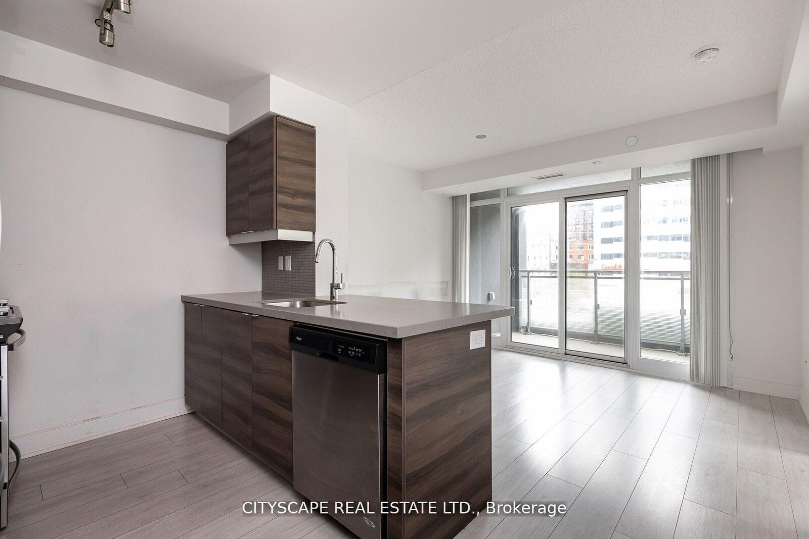 Property Photo:  525 Adelaide Street W 315  ON M5V 1T6 