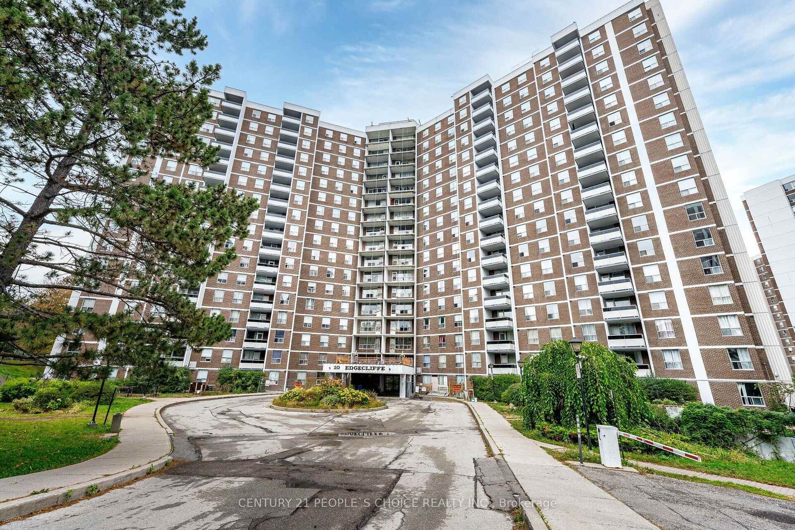 Property Photo:  10 Edgecliffe Golfway 809  ON M3C 3A3 