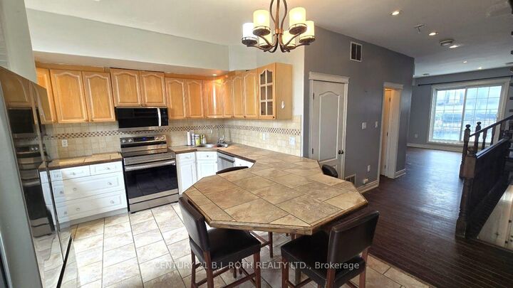 Property Photo:  41 Dunlop Street E 1  ON L4M 1L2 