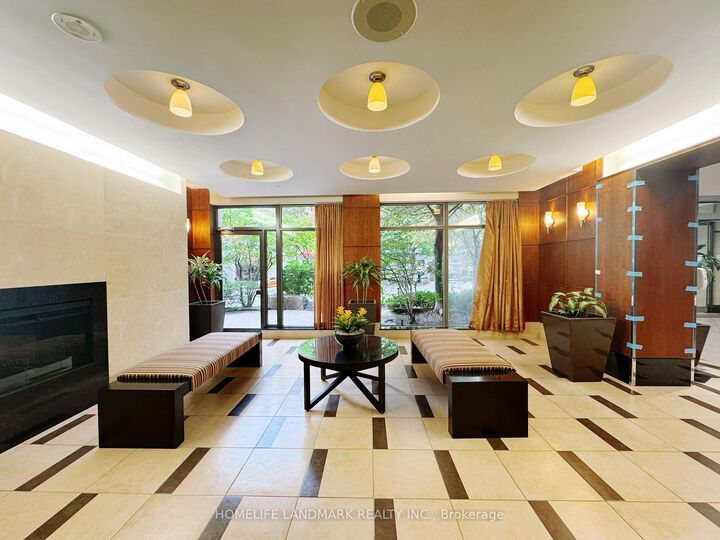 Property Photo:  10 Northtown Way 2213  ON M2N 7L4 