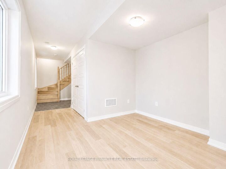 Property Photo:  52 Norwich Crescent  ON N3W 0J4 