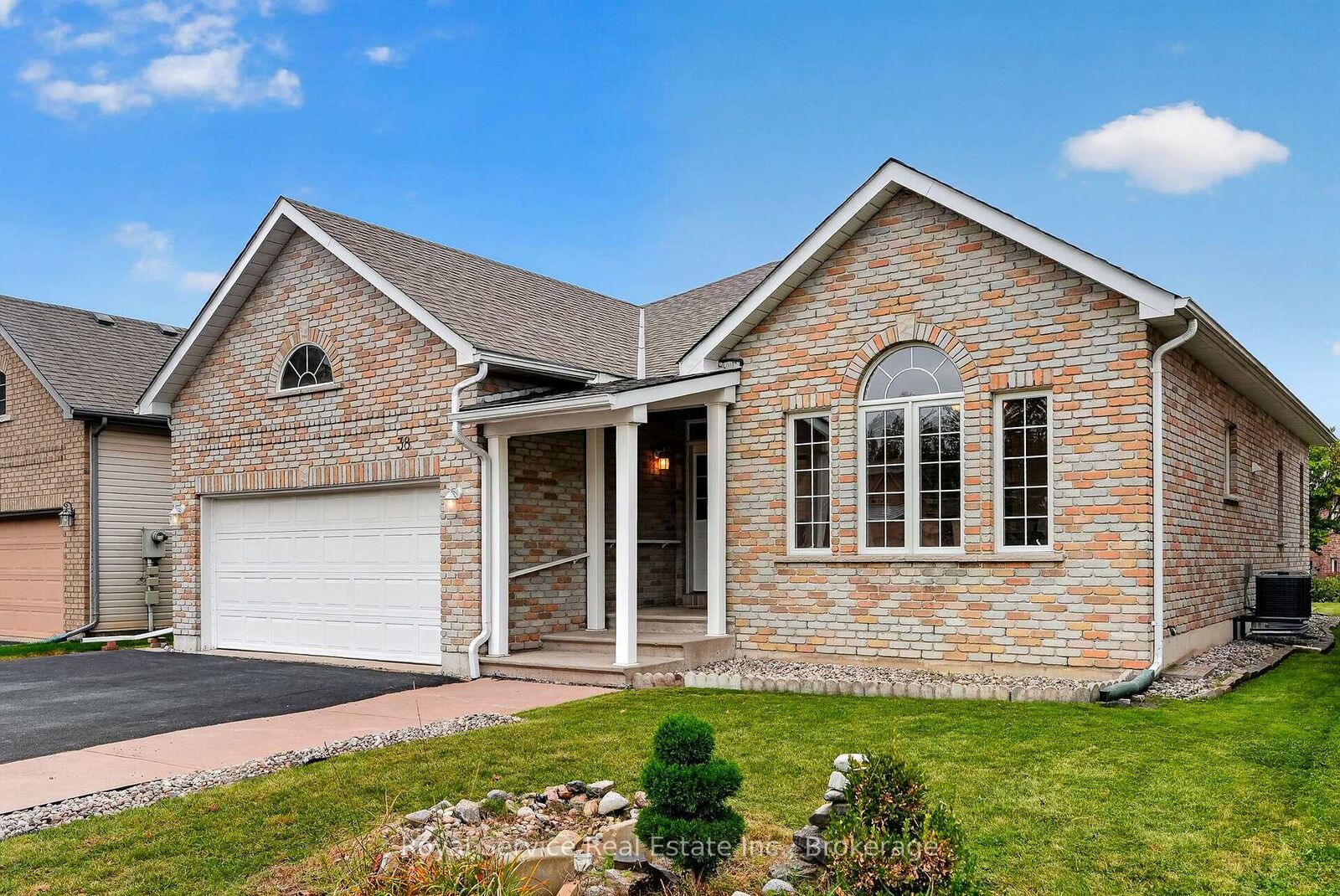 Property Photo:  38 Finch Drive  ON K8P 5M6 