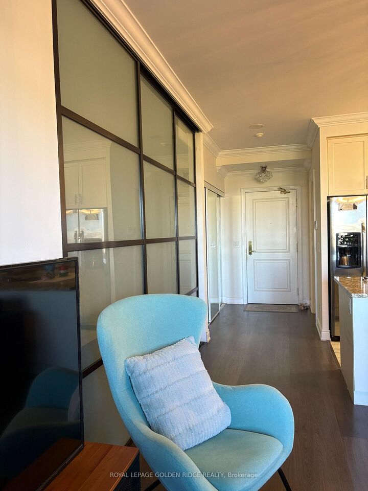Property Photo:  9245 Jane Street 715  ON L6A 0J9 