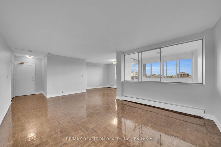 Property Photo:  9 Deer Park Crescent 1002  ON M4V 2C4 