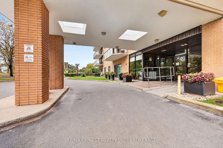 Property Photo: 257 Bath Road 502 ON K7M 7T3