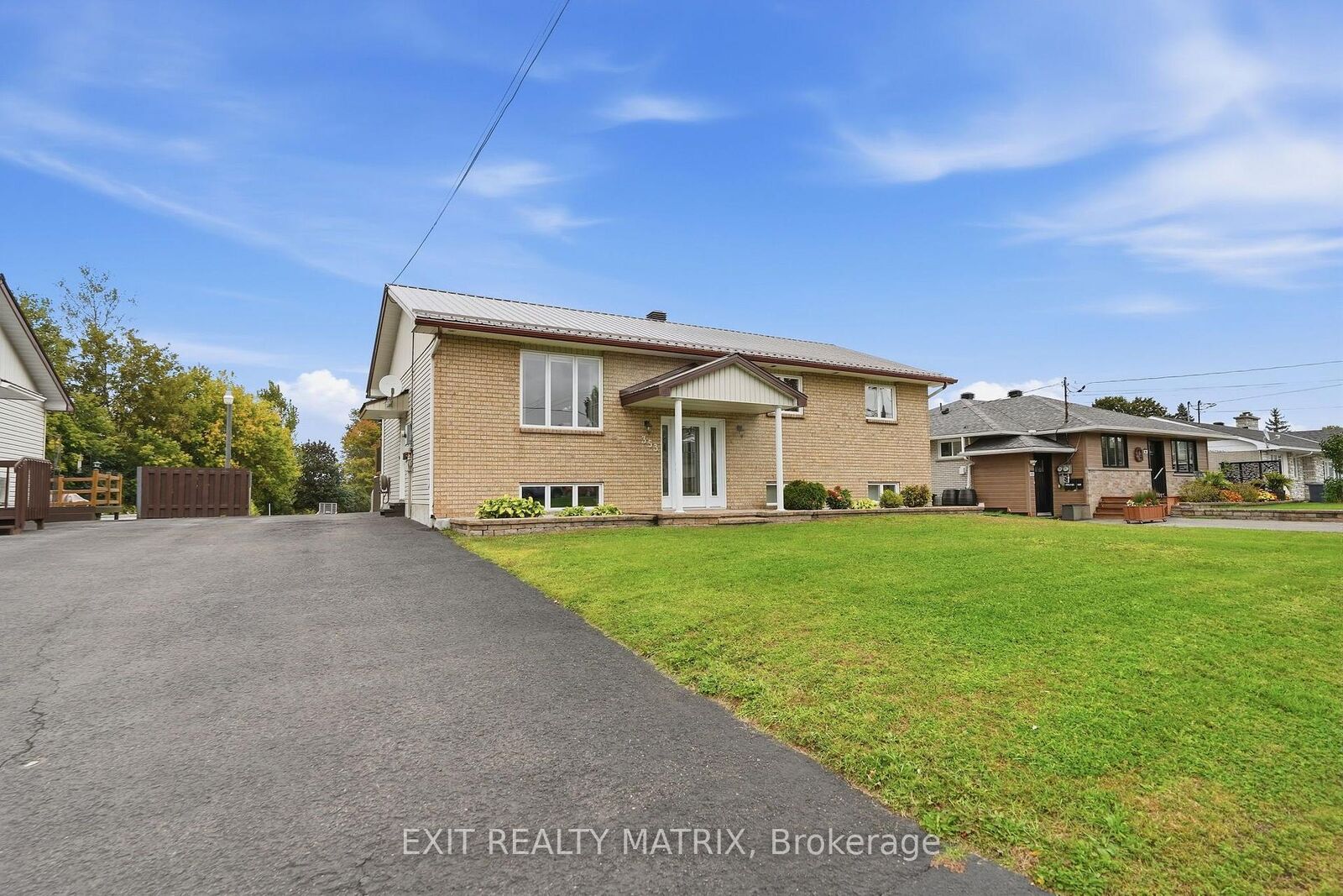 Property Photo:  353 Nelson Street E  ON K6A 1M1 