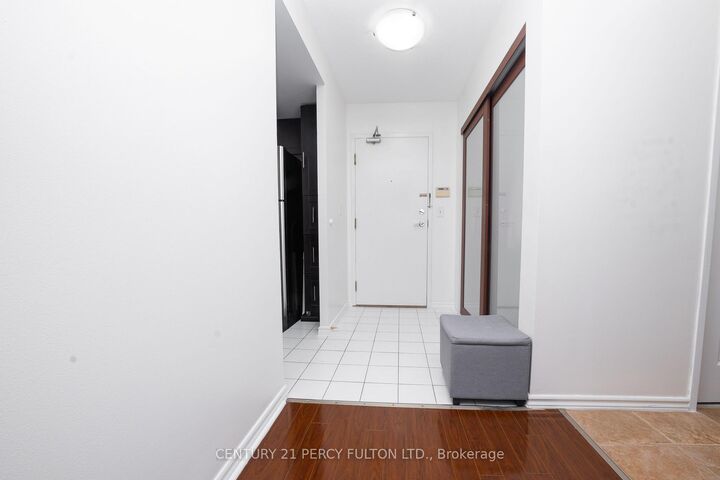 Property Photo:  325 Webb Drive 508  ON L5B 3Z9 