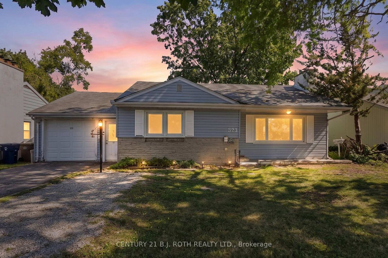 Property Photo:  323 Crawford Street  ON L3V 1K2 