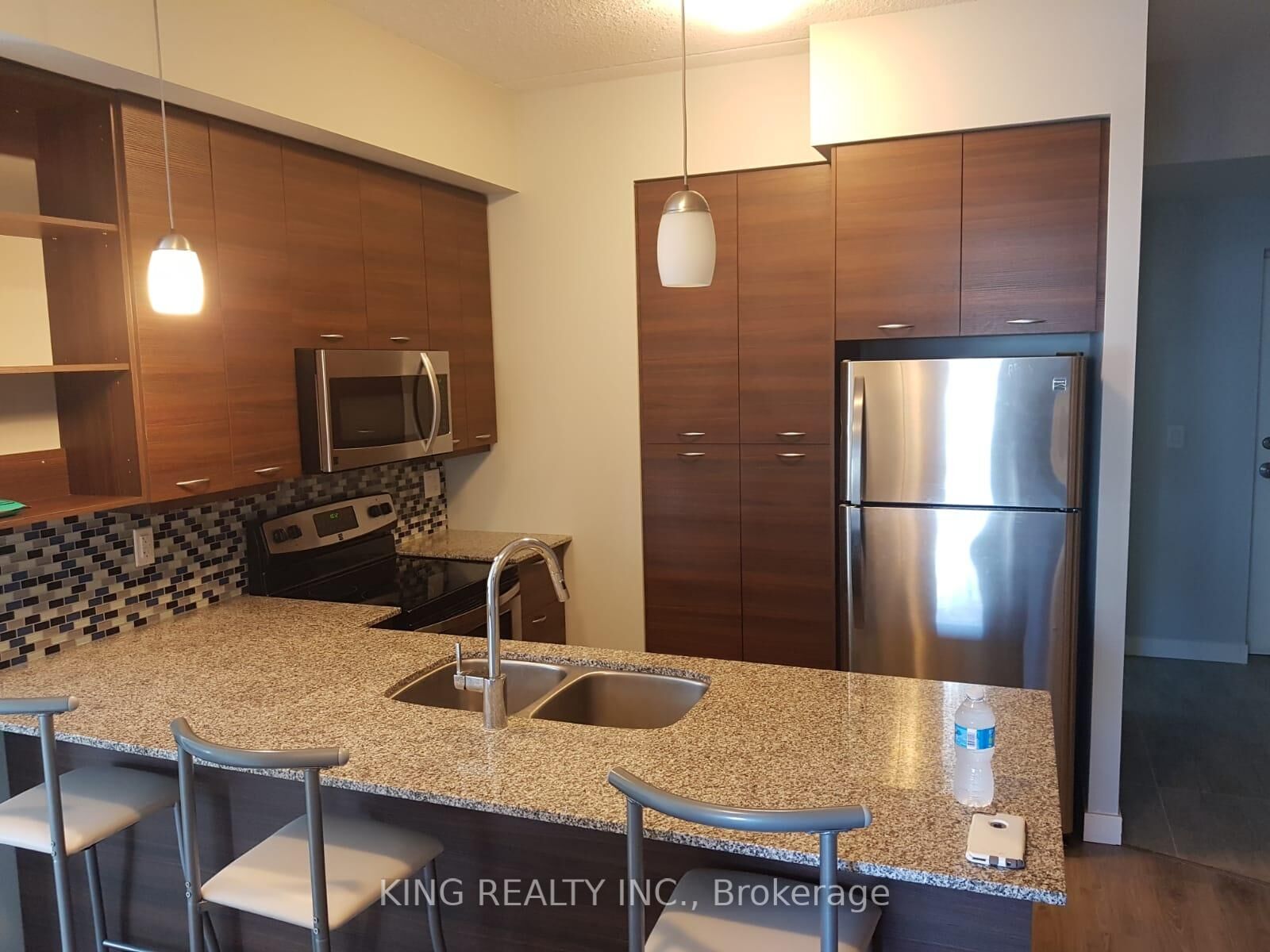 Property Photo:  318 Spruce Street 1405  ON N2L 3M7 