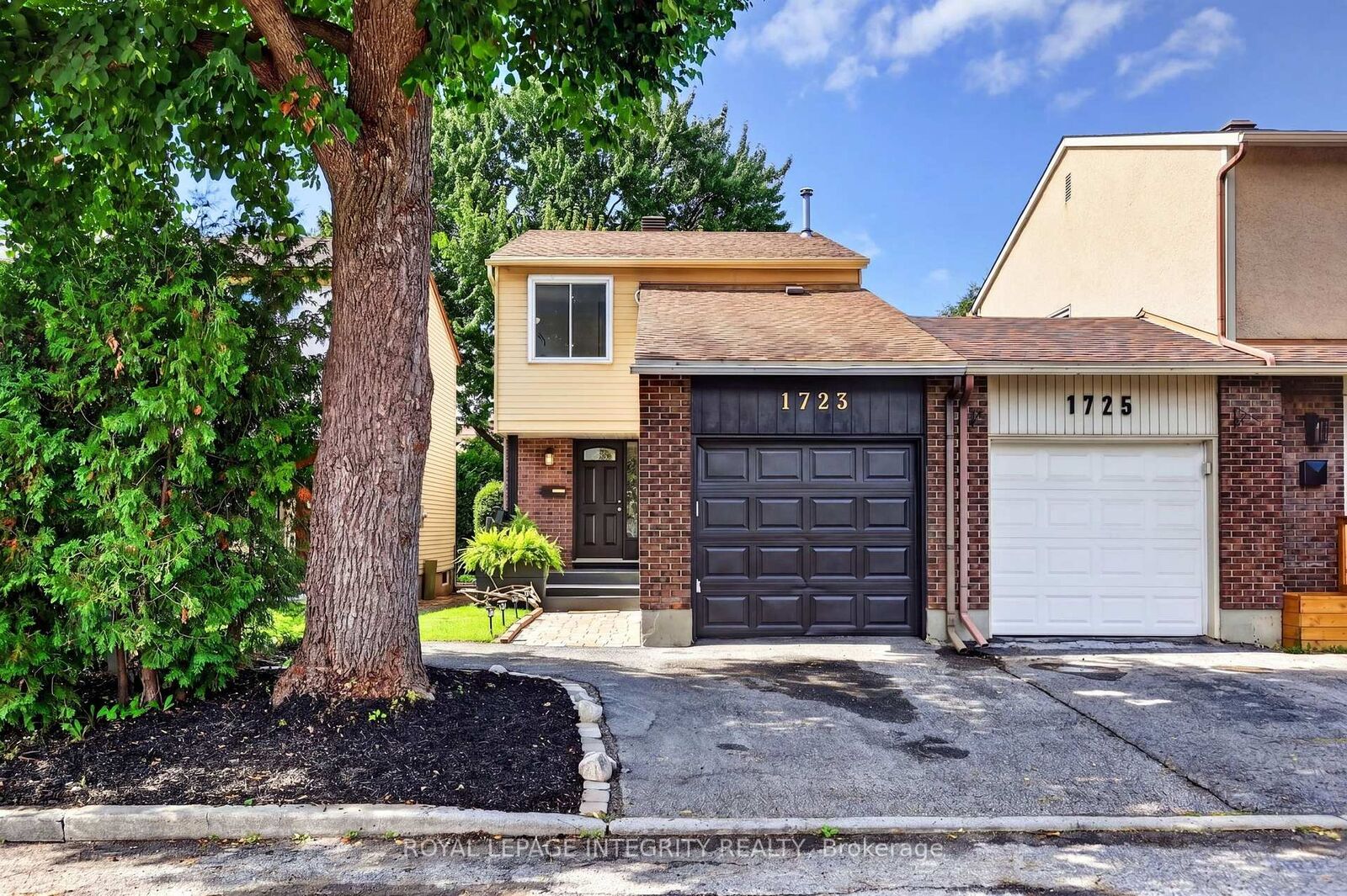 Property Photo: 1723 Lafrance Drive ON K1E 2H1